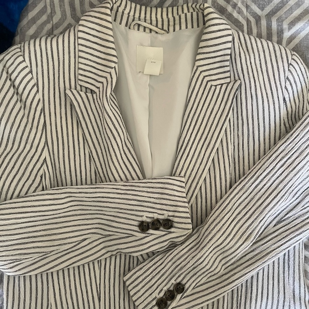 H&M linen blazer